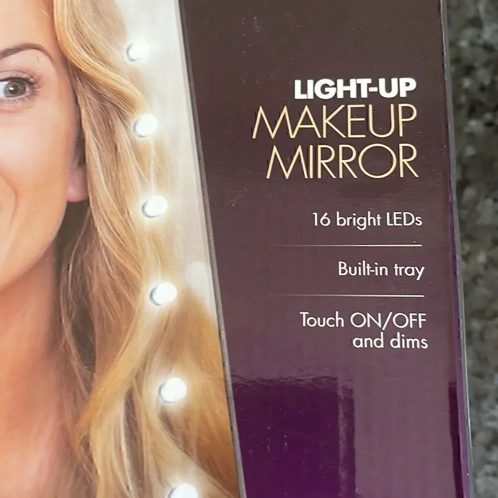Light Up Makeup Mirror - Picture 2 of 4